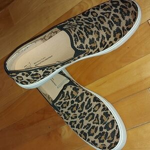 Time & Tru | Leopard print slip-ons - 8